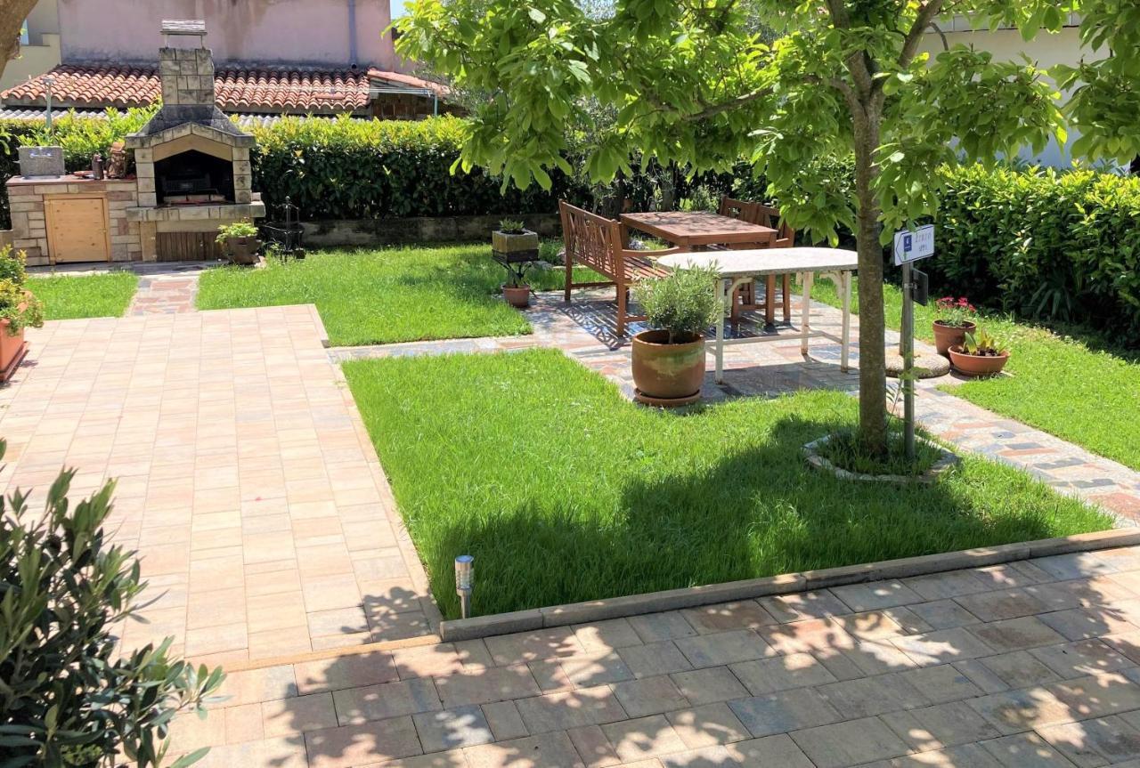 Apartments Lirio Umago Exterior foto
